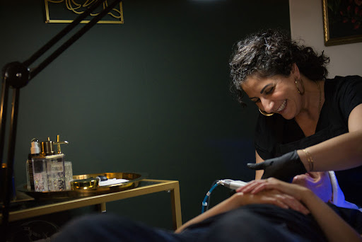 And Beauty - Seattle Esthetician