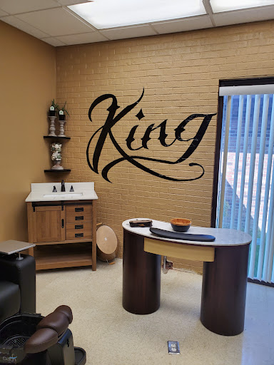 DEN OF KINGS Hand and Foot Care Services For Men